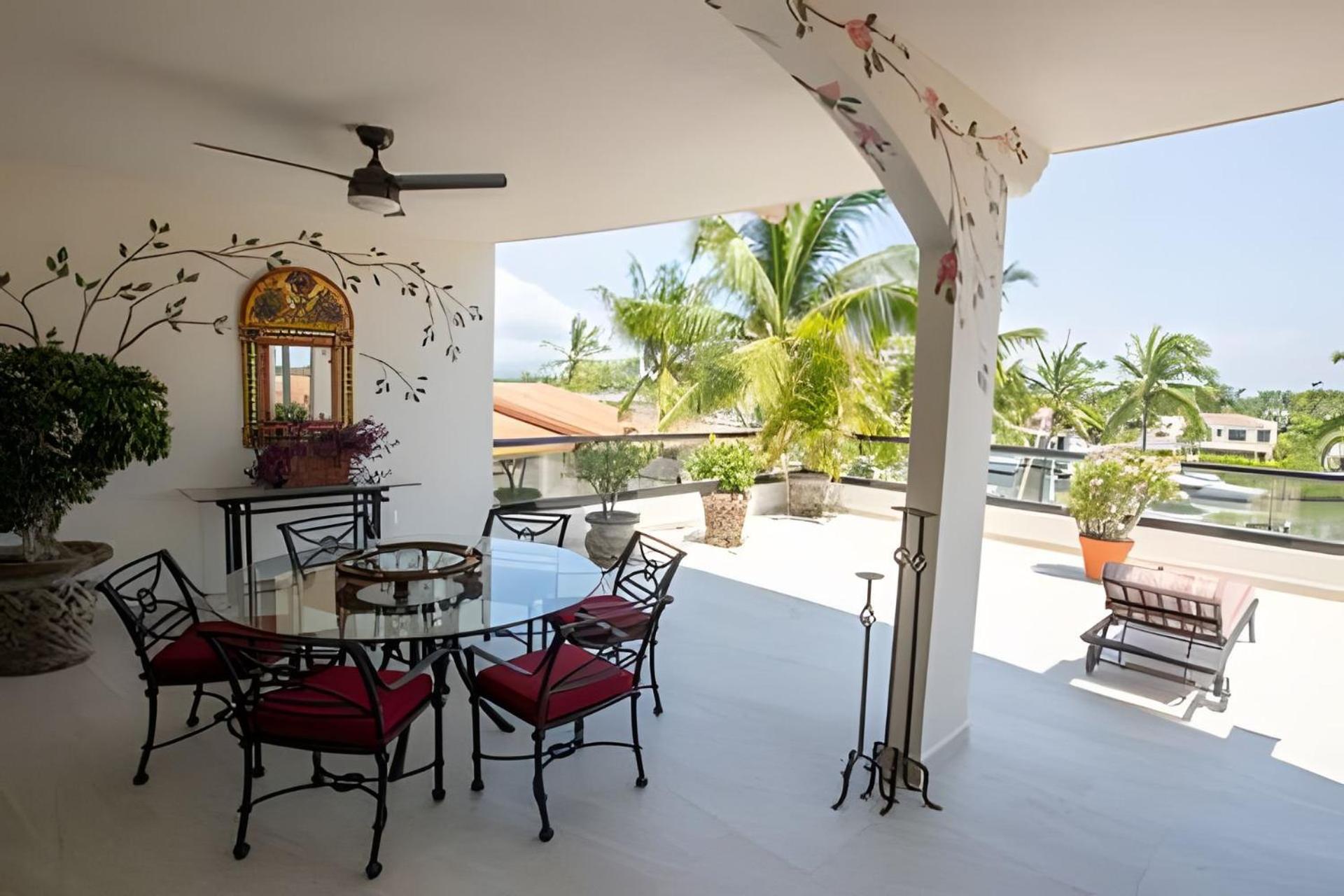 נובו ואלארטה Grand Marina Villas מראה חיצוני תמונה